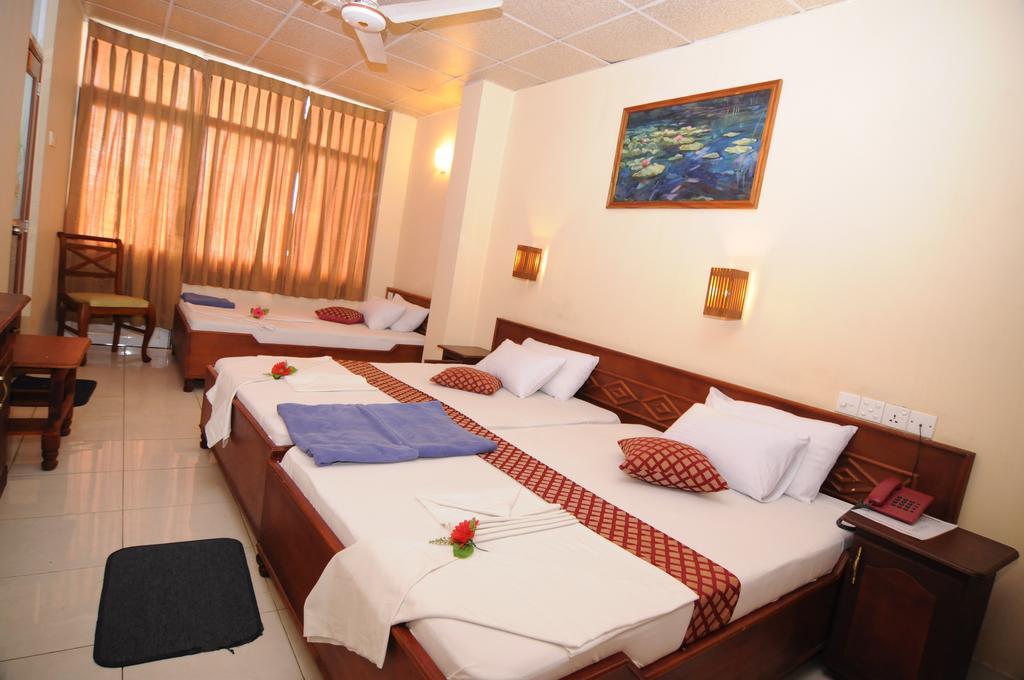 Brighten Hotel Kolombo Bagian luar foto