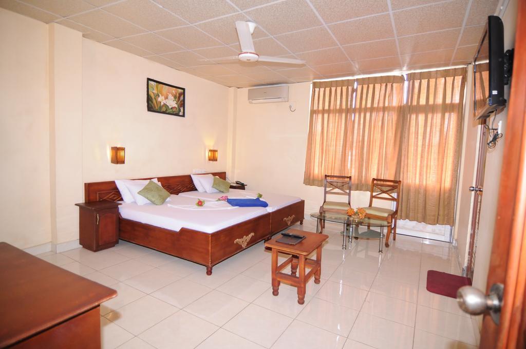 Brighten Hotel Kolombo Bagian luar foto