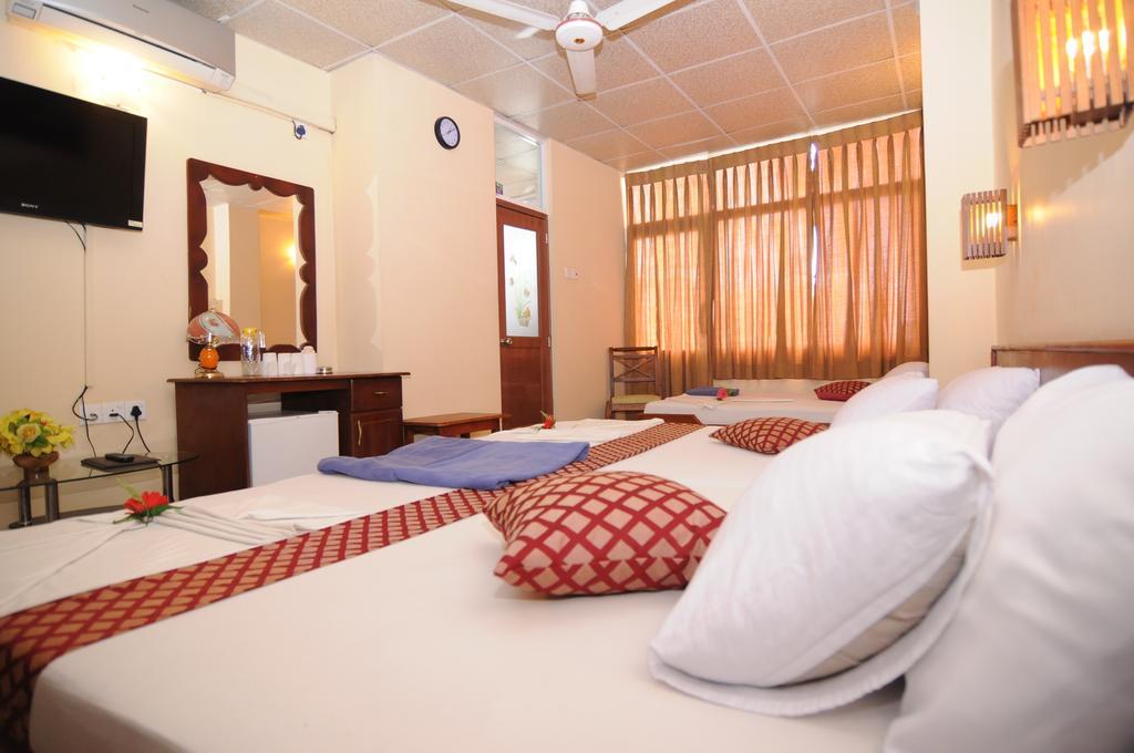 Brighten Hotel Kolombo Bagian luar foto