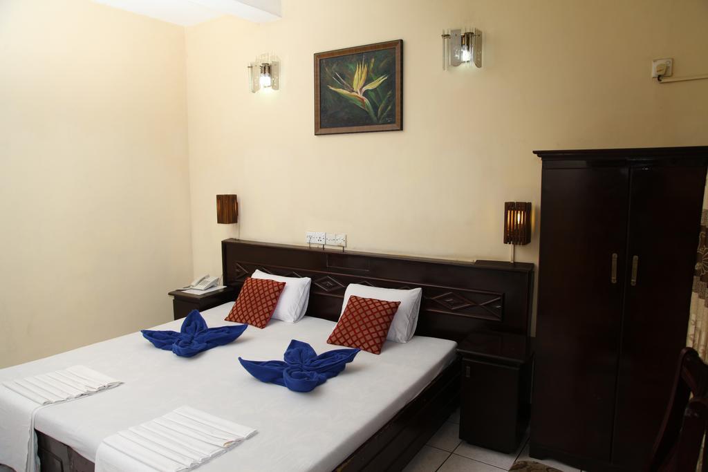 Brighten Hotel Kolombo Bagian luar foto