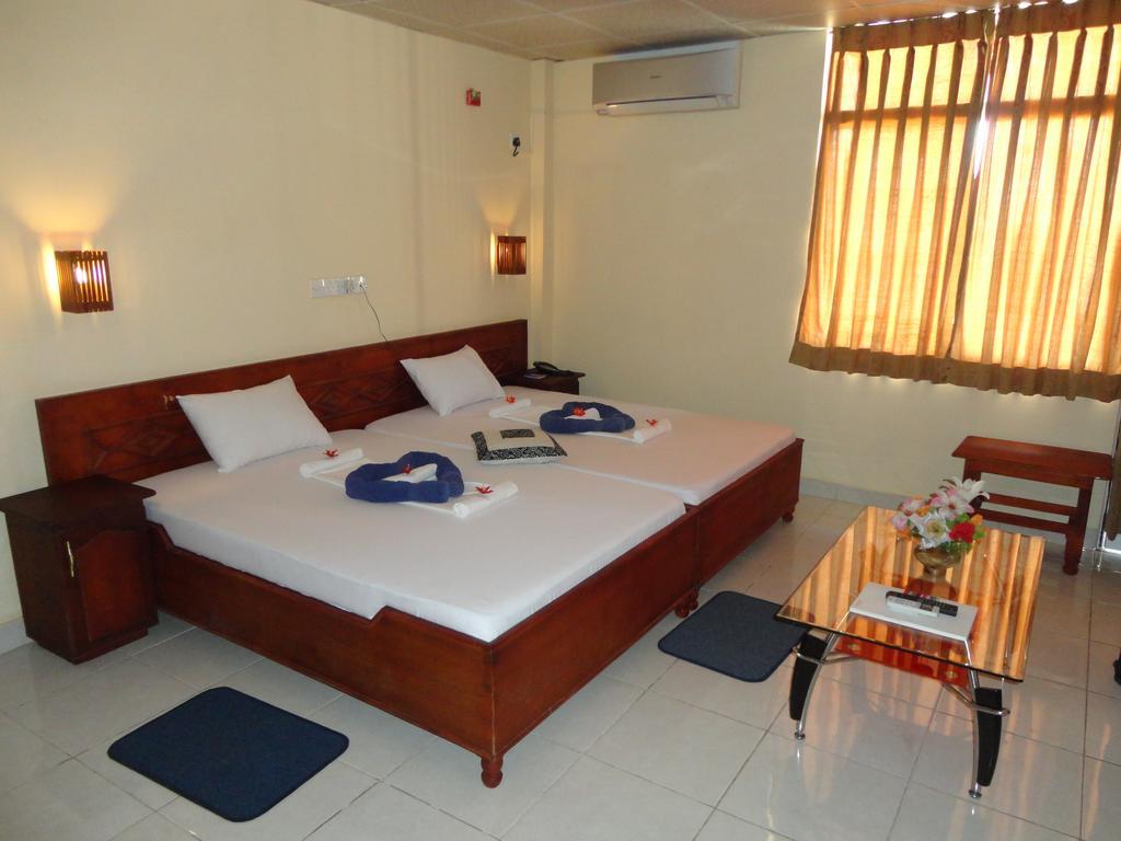 Brighten Hotel Kolombo Bagian luar foto