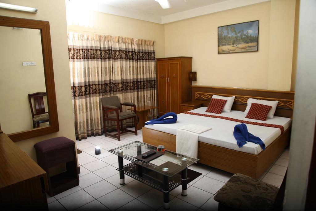 Brighten Hotel Kolombo Bagian luar foto
